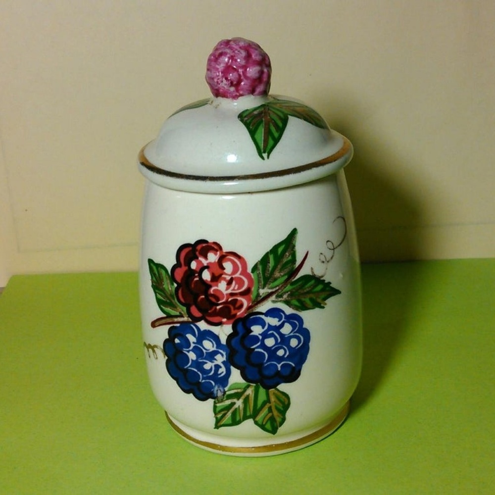 KNOTT'S BERRY FARM 5" Tall x 3"Wide Hand-Painted